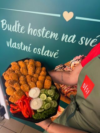 Buďte hostem na své vlastní oslavě ❤️ ➡️ O zbytek se postaráme my. V létě by byla škoda trávit hodiny v kuchyni. Raději je...