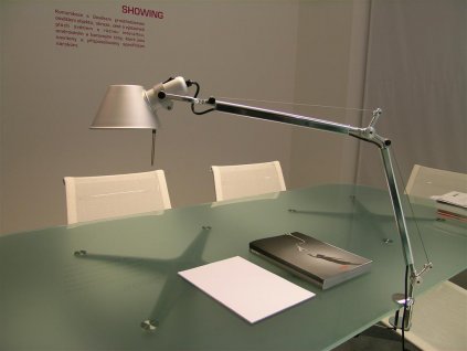 Tolomeo mini s úchytkou z boku stolu - E27 Artemide - stolní lampa