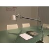 Tolomeo s úchytkou z boku stolu - E27 Artemide - stolní lampa