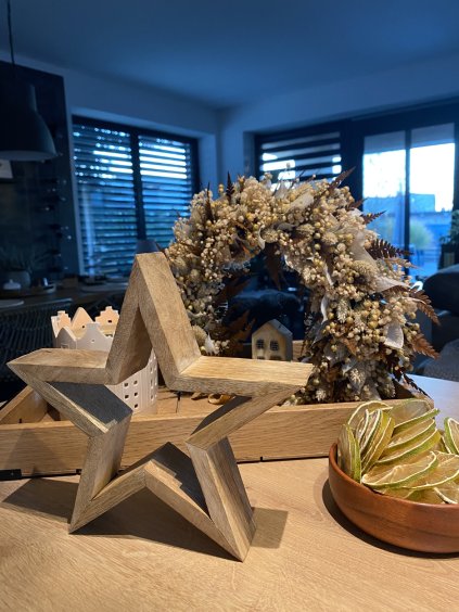 HVĚZDA MANGOVÉ DŘEVO