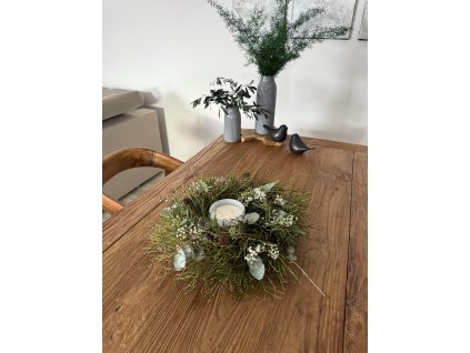 Věnec z borůvčí, eukalyptu a modřínu