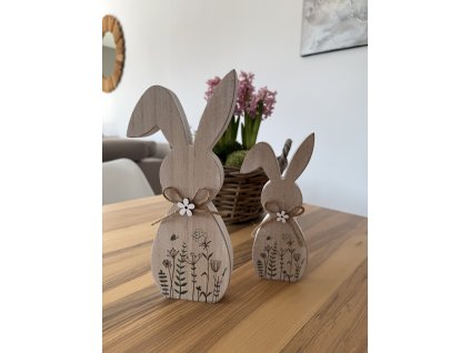 Dřevěný zajíček s kytičkami