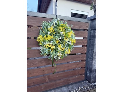 Umělý jarní věnec žlutý