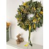 Přírodní věnec ve žlutých tónech
