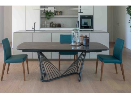Designový jídelní stůl Arpa