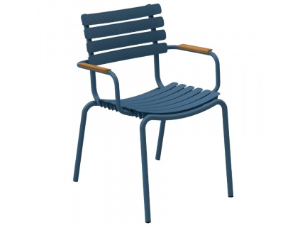 Modrá plastová zahradní židle HOUE ReClips s bambusovými područkami