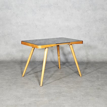 Konferenční stolek s opaxitovou deskou