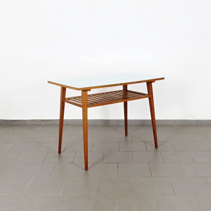 Jídelní stůl s umakartovou deskou