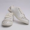 Dámské bílé kožené tenisky se cvočky