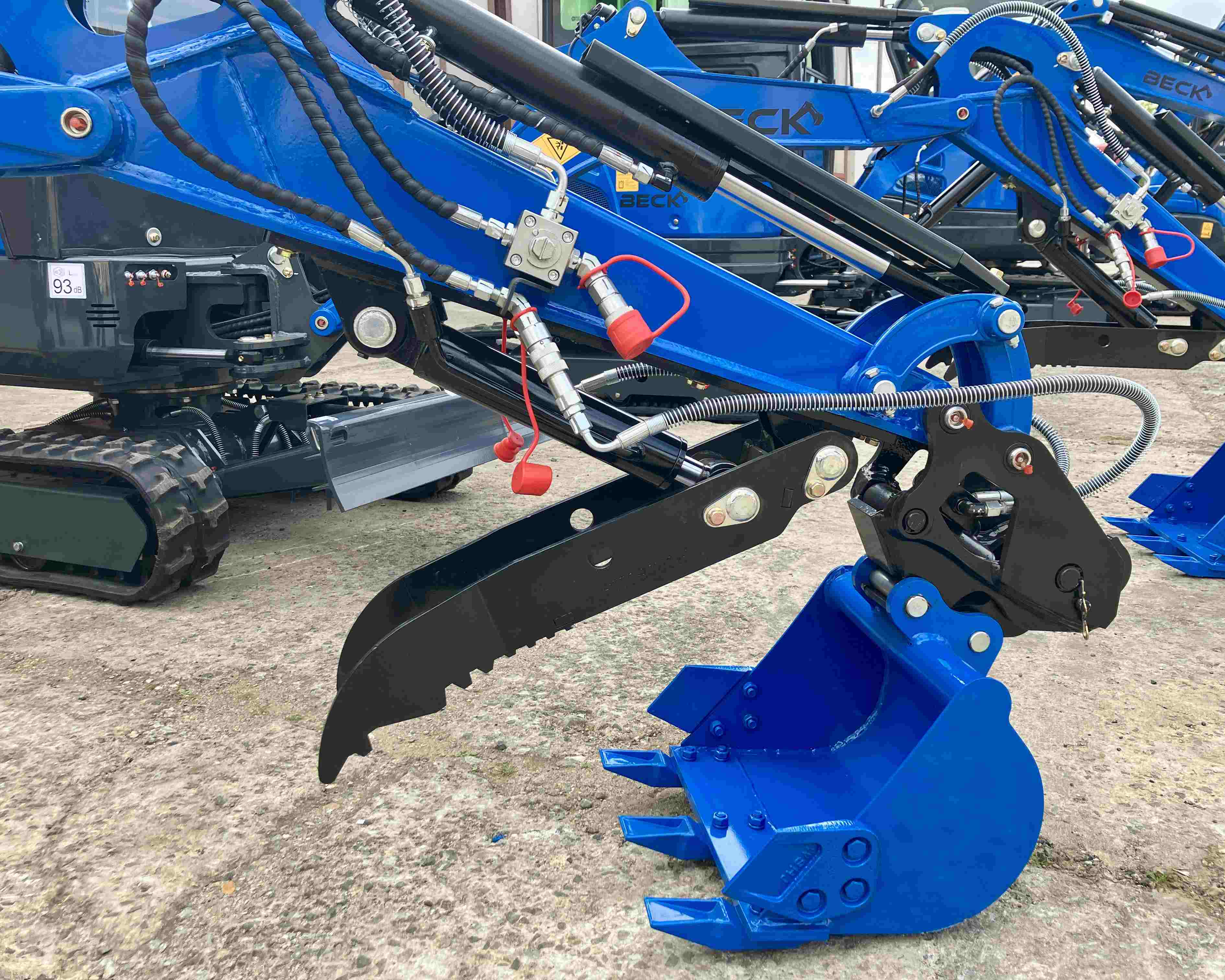 Minibagr-BECK-D16T-hydraulicky-rychloupinak