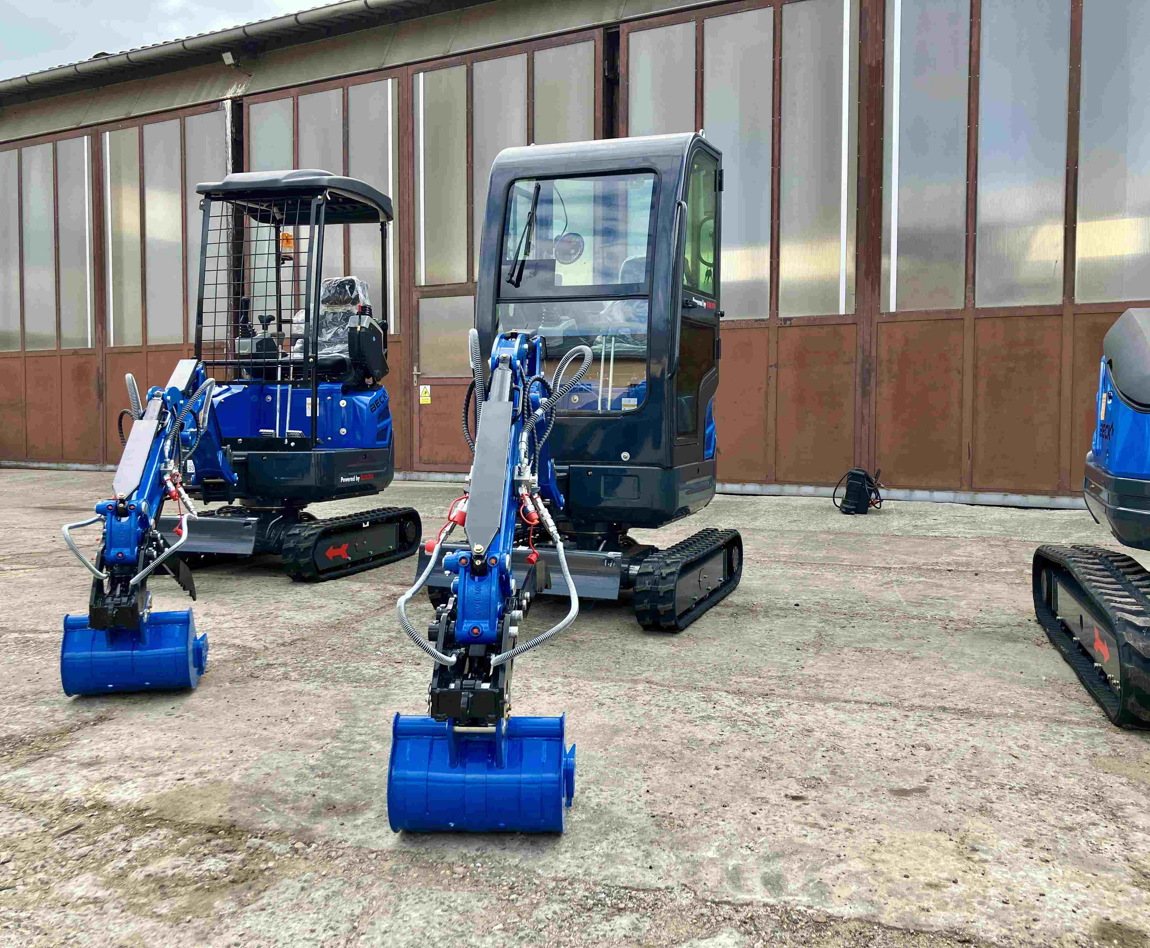 Minibagr-BECK-D16TC-hydraulicky-rychloupinak