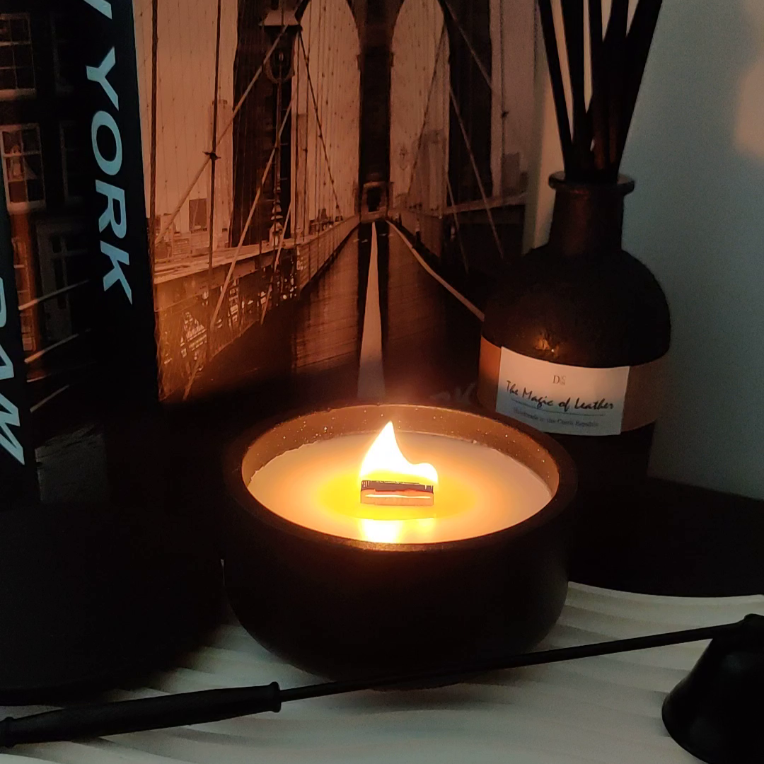 Péče o aromatické svíčky s dřevěným knotem