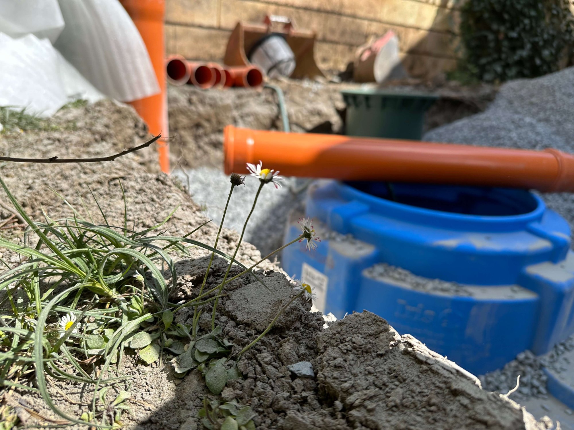 Instalace podzemní nádrže Iris 8000 l pro automatickou závlahu zahrady