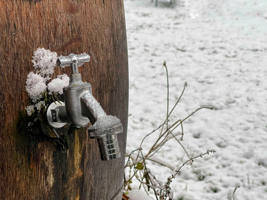 Jak zazimovat nadzemní nádrž nebo sud na dešťovou vodu?
