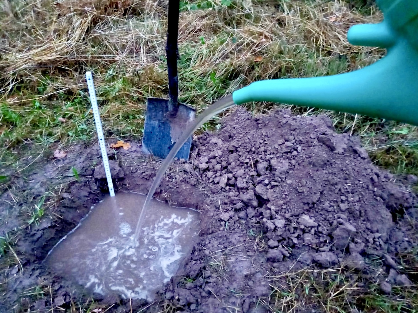 Řešíte dimenzování vsaku? Udělejte si test vsakování podle našeho návodu