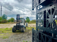 Technická pomoc Rupexim – větší vysokozdvižný vozík při vykládce