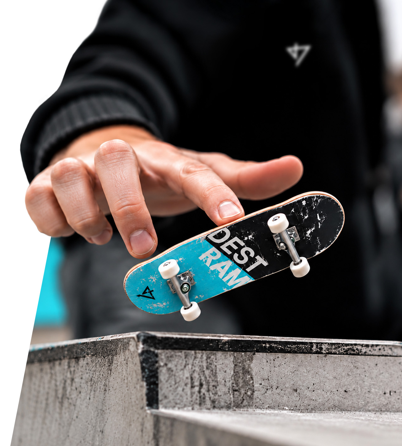DESTRAM fingerboard při jízdě