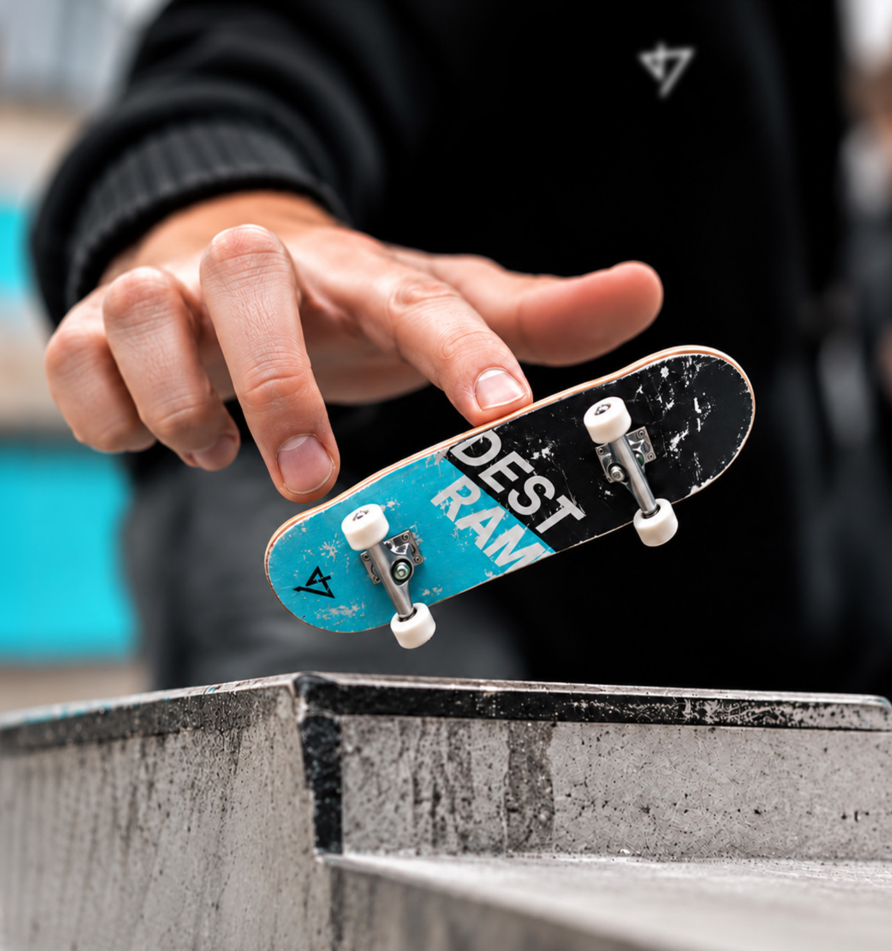 DESTRAM fingerboard při jízdě