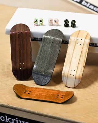 Dvě stejné desky? Ani náhodou! 🤎🛹 #fingerboard #skateboard #skate #handmade #wood