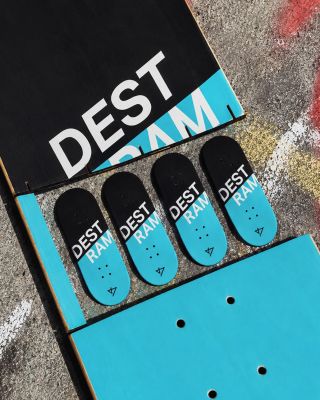 Od velké desky až po malý fingerboard 🖖🛹 #skateboard #fingerboard #skate #deck #wood