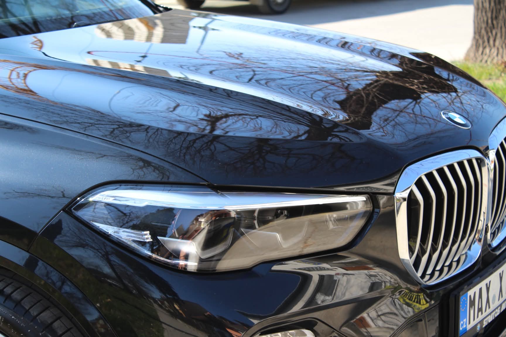 Leštění světel auta: proč je důležité, jak funguje a kdy se vyplatí