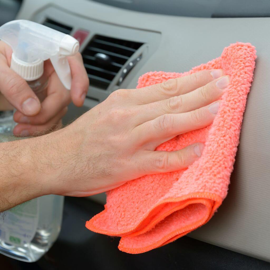 Čištění interiéru aut Brno – tepování, kůže, ozon