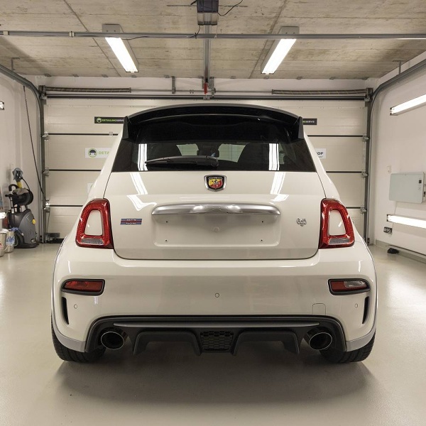 Abarth 695 70° Anniversario - detailing exteriéru a interiéru