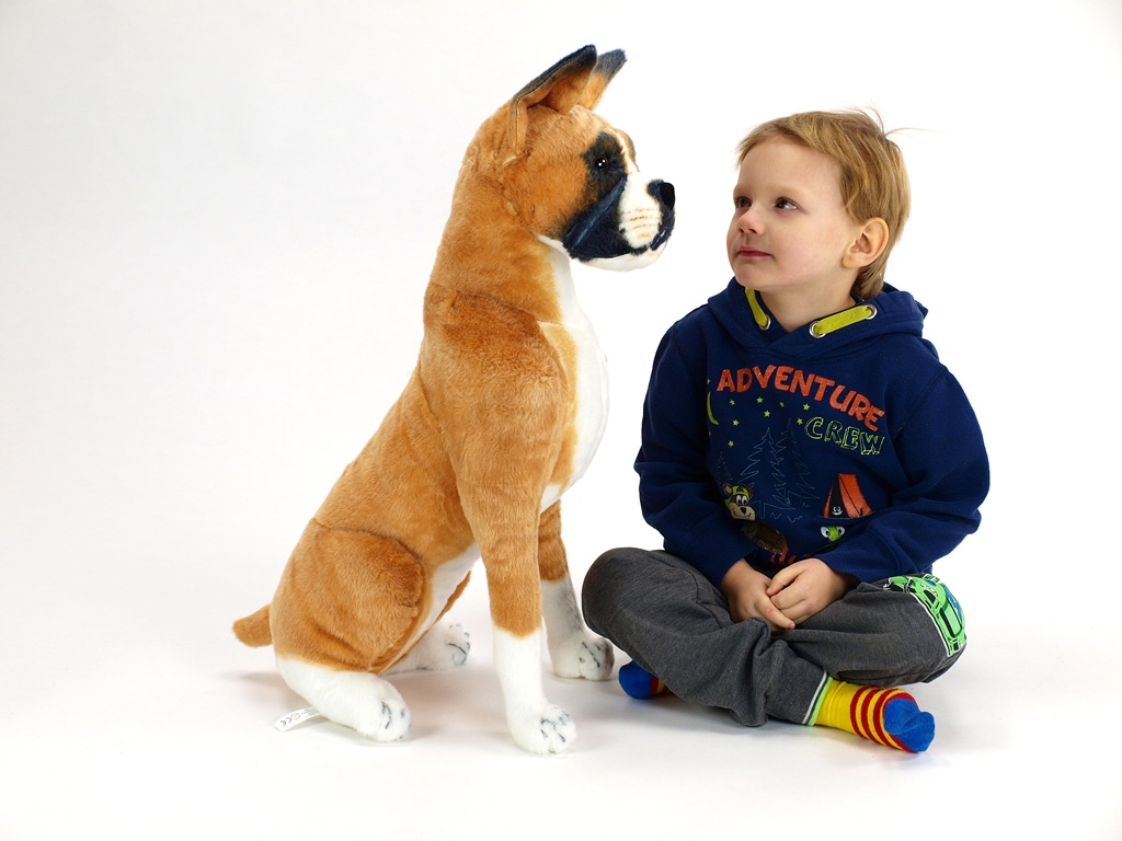 Plyšový sedící pes boxer, výška 64 cm