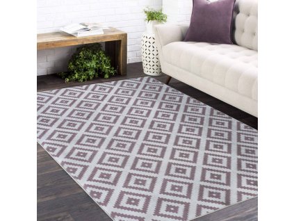 Béžový koberec so vzorom