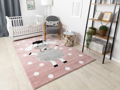 Ružovo bodkovaný koberec určený pre vašu dcéru do jej detskej izby.