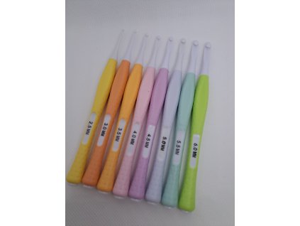 Sada barevných plastový háčků