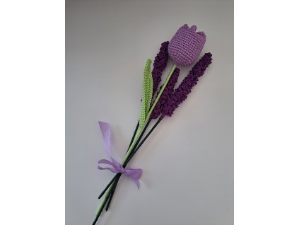 Háčkovaný tulipán s levandulí- dekorace
