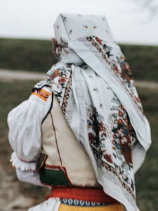 tyhle fotky pro nás mají své kouzlo. a proto si zaslouží tady být. ❤️ #kroje #tradice #morava #lokalniznacka