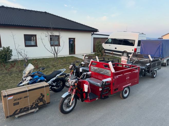 Mame vsechno. Pracovní tříkolky, motorky, krosky atd. Vše na www.devilsport.cz