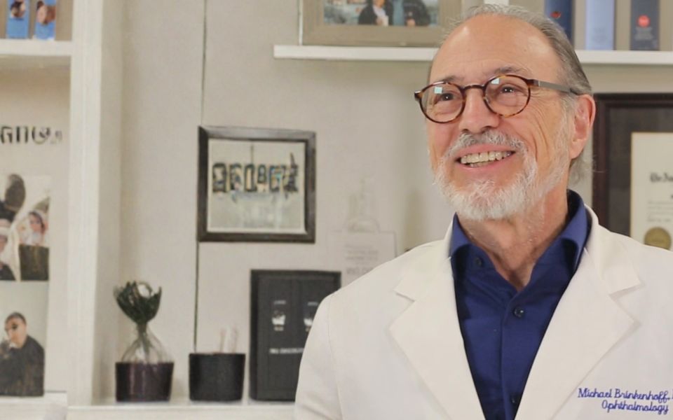 Ako funguje najlepšie sérum na riasy? Odborný rozbor RevitaLash Advanced a jeho unikátneho zloženia