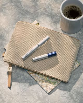 NOVINKA PRÁVĚ DORAZILA NA DEVINI 😍🙌🏻 Duo na řasy a obočí od RevitaLash obsahuje: ❤️ Sérum na řasy RevitaLash Advanced ve...