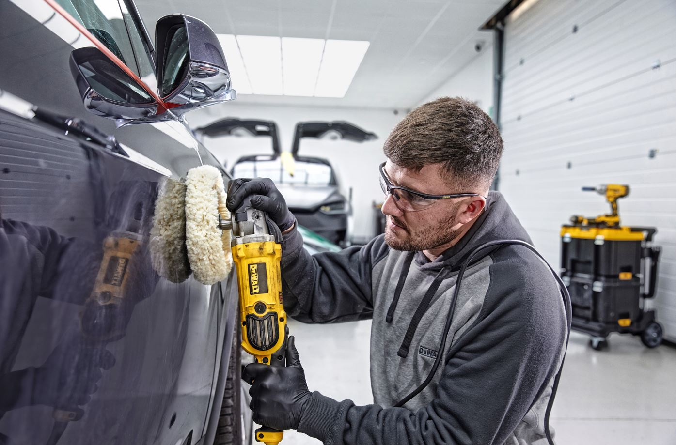 DWP849X DeWALT LEŠTIČKA S PLYNULOU REGULACÍ, 180mm, 1 250W