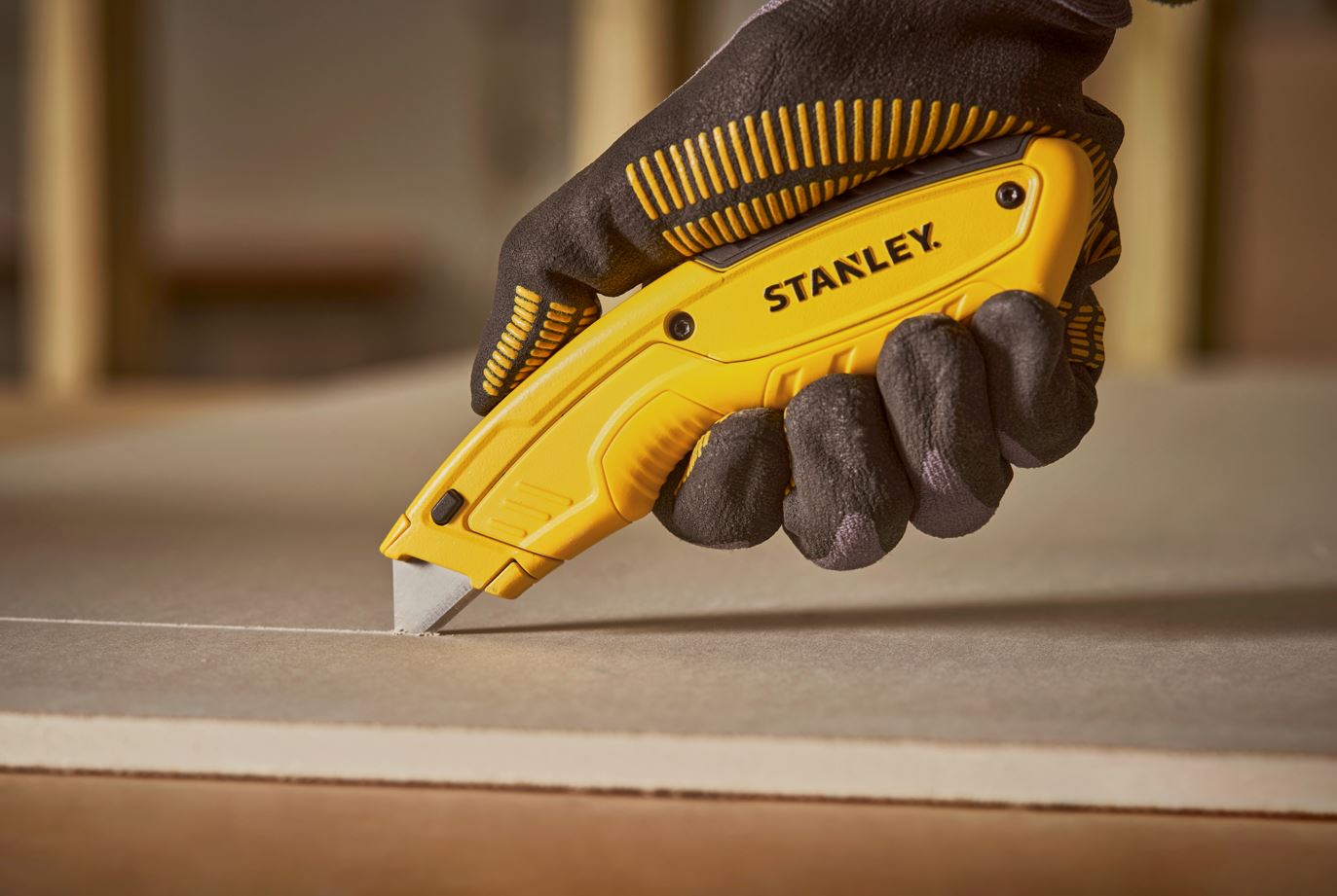 STHT10430-0 STANLEY KOVOVÝ NŮŽ SE ZASOUVACÍ ČEPELÍ