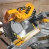 2650 4 dws780 dewalt pokosova pila 305mm s max prorezem 110mm s posuvem a svetelnym led systemem xps