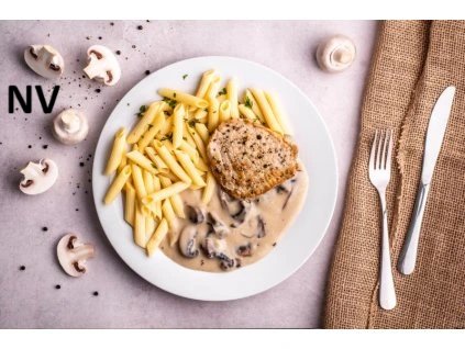 5512 1 penne s houbovou omackou a veprovym kare 460g chlazene