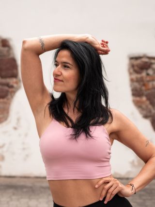 Už jste si všimli naší novinky – crop topu Baby Pink? 🌸 Na léto jako stvořený! Skvěle se hodí na lekci jógy k legínám nebo...