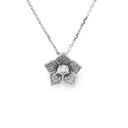 Náhrdelník ve tvaru květu s diamanty z bílého zlata