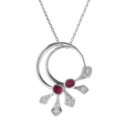 Přívěsek s rubíny a diamanty z bílého zlata