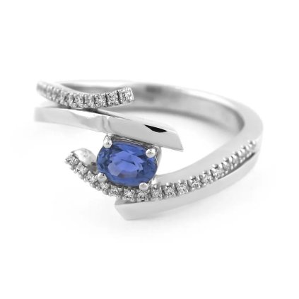 Prsten z bílého zlata s přírodním safírem a diamanty, vel. 54