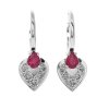Náušnice ve tvaru srdce z bílého zlata s rubíny a diamanty