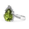 Prsten s olivínem a diamanty z bílého zlata