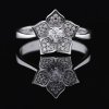 Prsten z bílého zlata ve tvaru květu s přírodními diamanty, vel.55