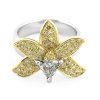 Prsten ve tvaru květu ze žlutého a bílého zlata s diamanty, vel. 55,5