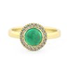 Ručně vyrobený prsten ze žlutého zlata s přírodním smaragdem a diamanty, vel. 55