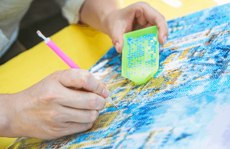 Vydejte se na cestu kolem světa skrze obrazy diamantového malování